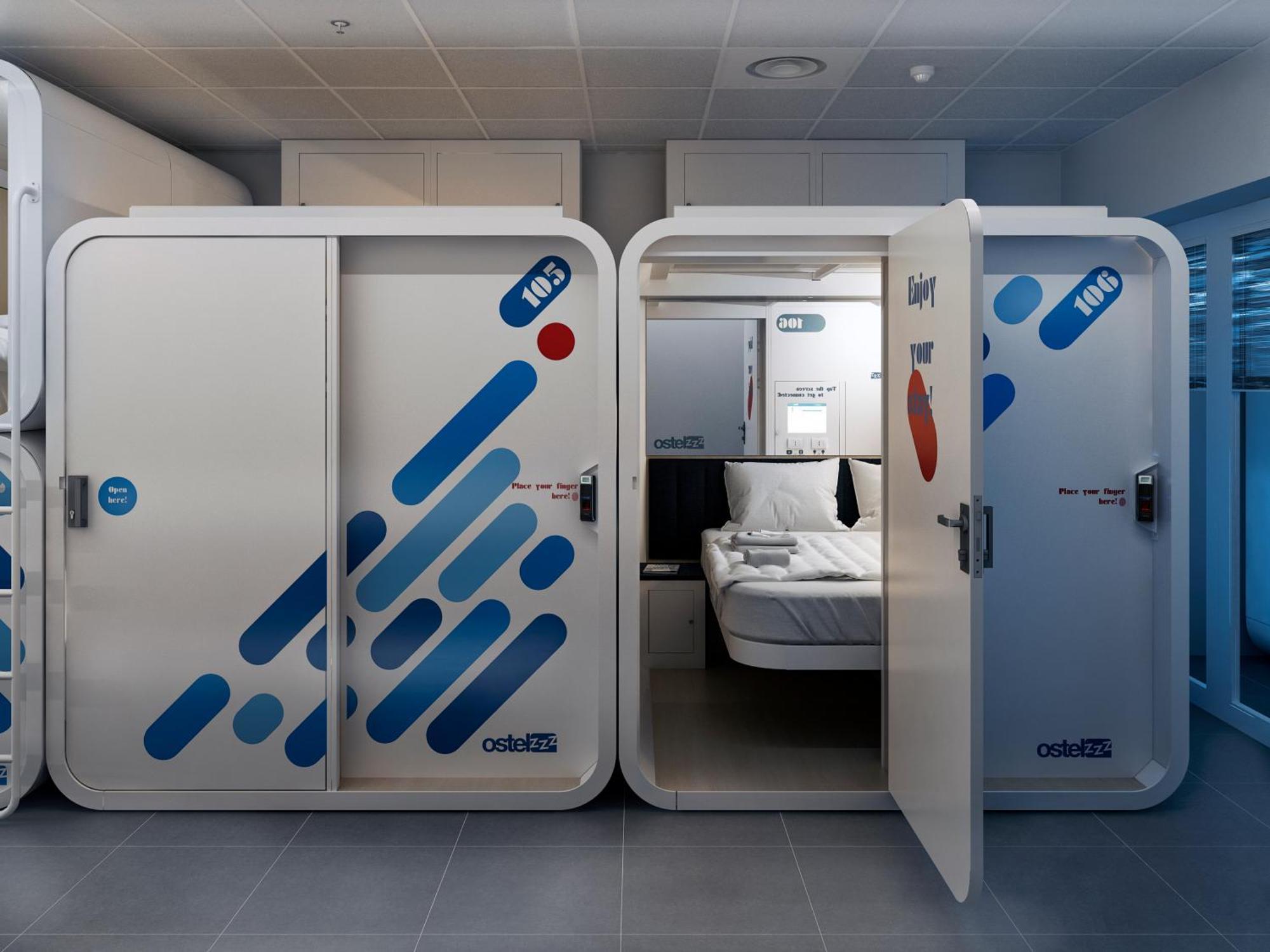 Double Bed in Mixed Dormitory Room,1279654678:JPEG